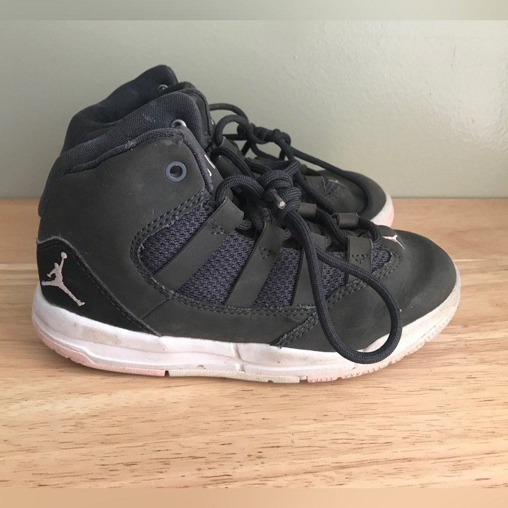 Jordan Kids Max Aura Anthracite Pink foam Black Size:  US11  EUR28 CM 17